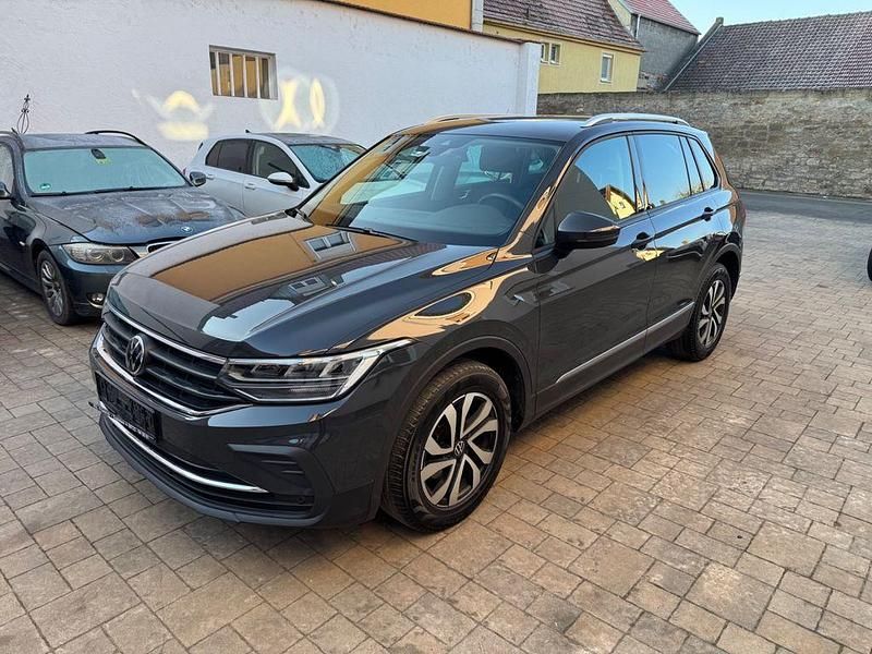 Grau Gebraucht 2023 VW Tiguan Active SUV | 29.900 € (Guter Preis) - Bild 1/4