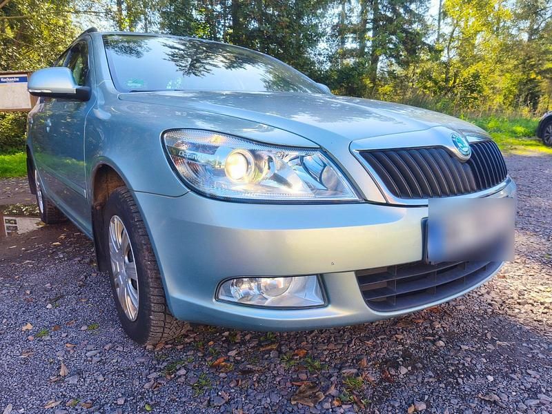 Gebraucht Skoda Octavia 105 PS (77 kW) 2011 Andere farben Kombi