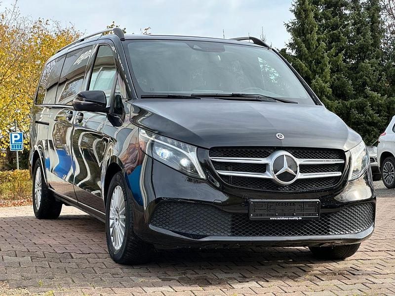 Gebraucht Mercedes V300 237 PS (174 kW) 2024 Schwarz Van / Kleinbus