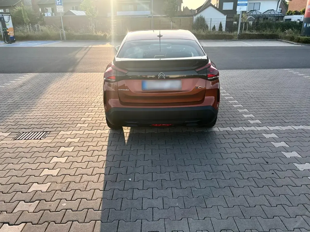 Używany Citroën e-C4 100 kW (136 KM) 2021 Pomarańczowy SUV