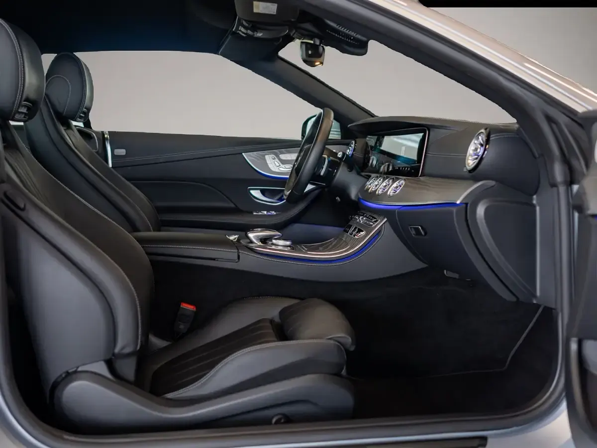 Gebraucht Mercedes E300 258 PS (189 kW) 2023 Silber Cabrio