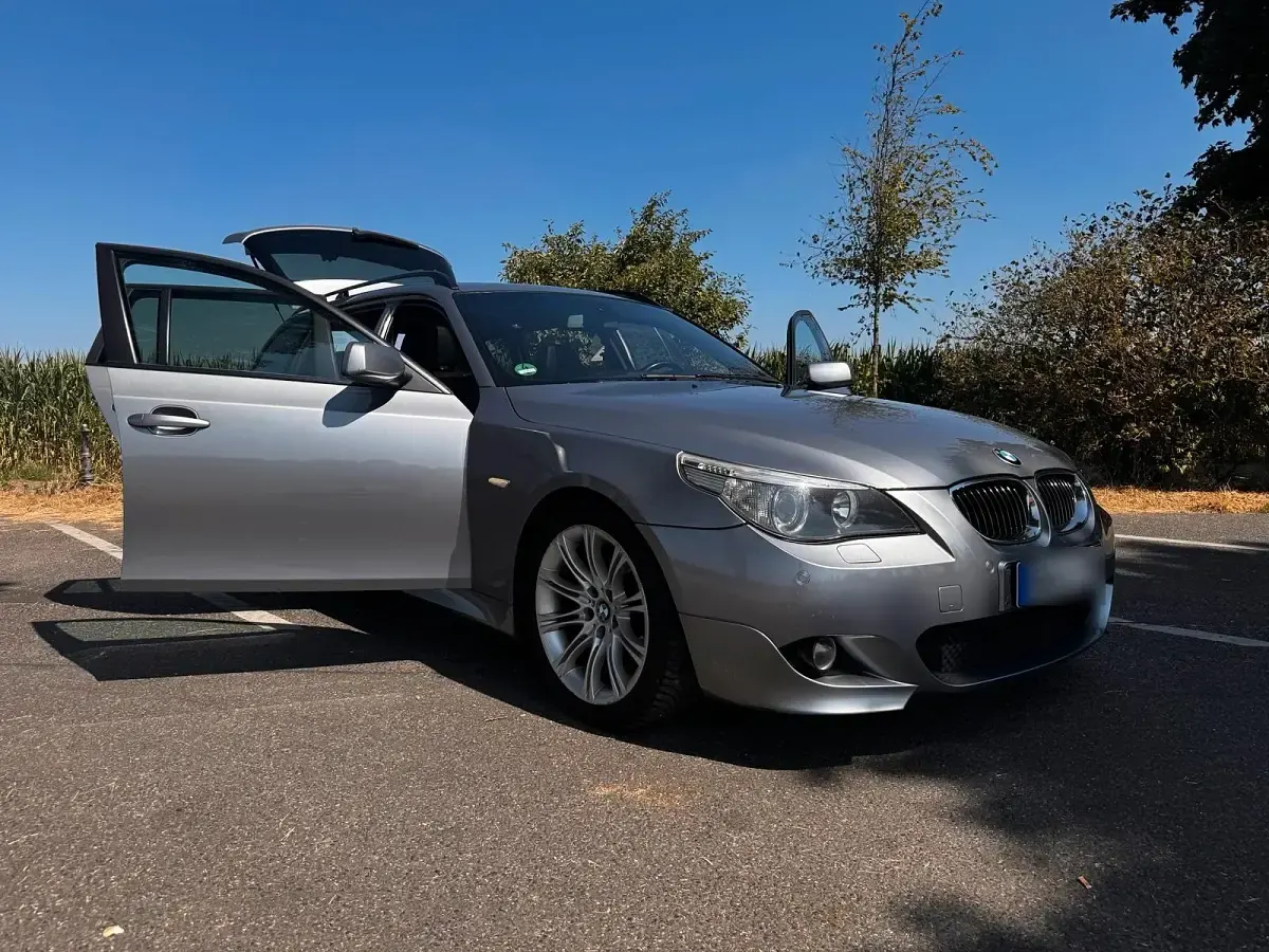 Gebraucht BMW 523 M Sport 177 PS (130 kW) 2005 Grau Kombi