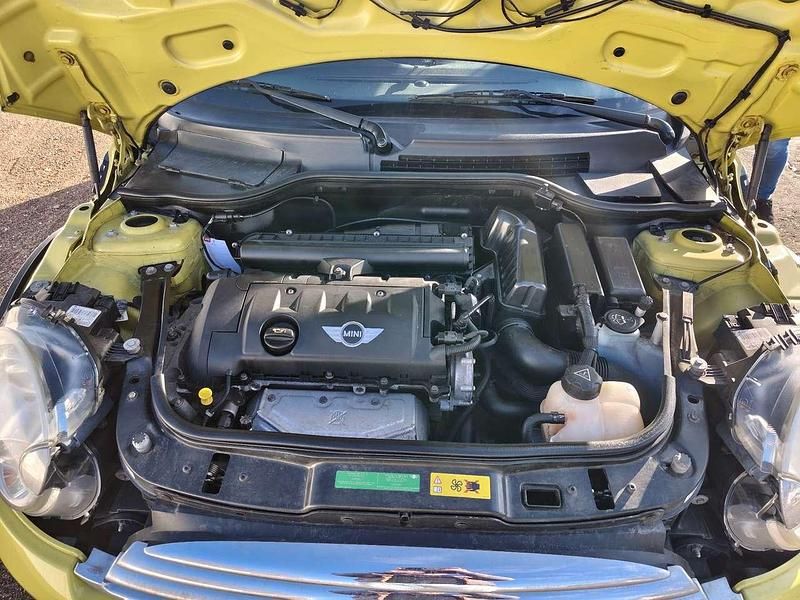 Gebraucht Mini Cooper Cabriolet 122 PS (89 kW) 2010 Gelb Cabrio