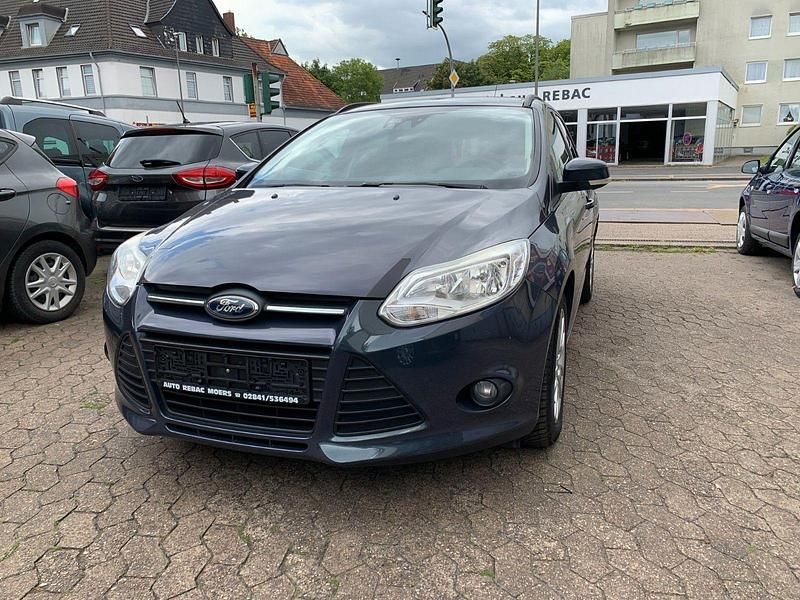 Grau Gebraucht 2011 Ford Focus Trend Kombi | 6.590 € (Fairer Preis) - Bild 1/4