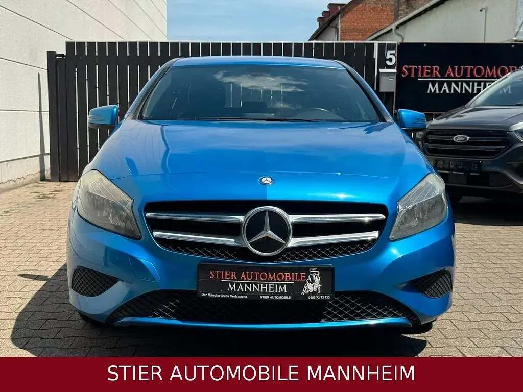 Gebraucht Mercedes A180 109 PS (80 kW) 2012 Blau Kleinwagen