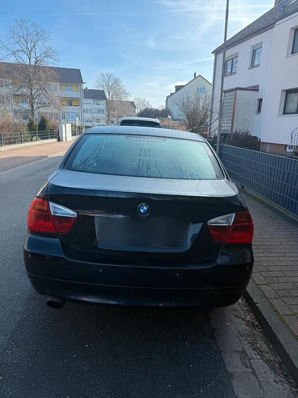 Gebraucht BMW 320 143 PS (105 kW) 2008 Schwarz Limousine