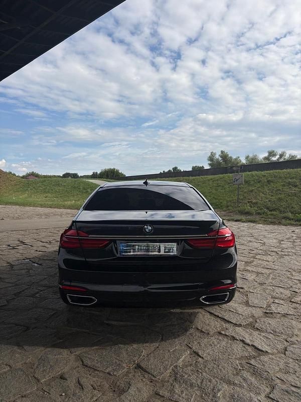 Schwarz Gebraucht 2017 BMW 740 Limousine | 29.999 € (Superpreis) - Bild 1/4