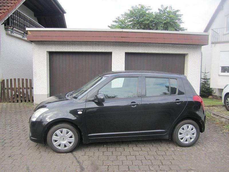Schwarz Gebraucht 2005 Suzuki Swift Comfort+ Limousine | 1.990 € (Guter Preis) - Bild 1/4