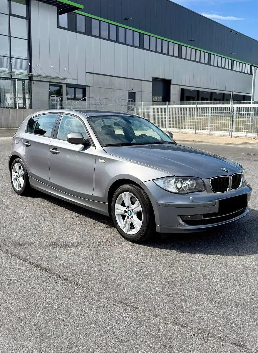 Gebraucht BMW 118 143 PS (105 kW) 2011 Grau Kleinwagen