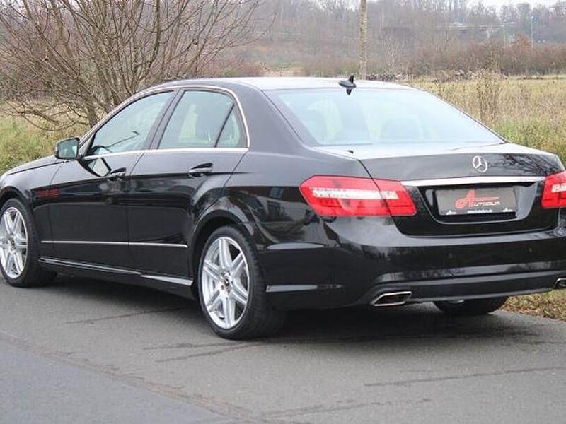 Gebraucht Mercedes E220 Sport 204 PS (150 kW) 2012 Schwarz Limousine