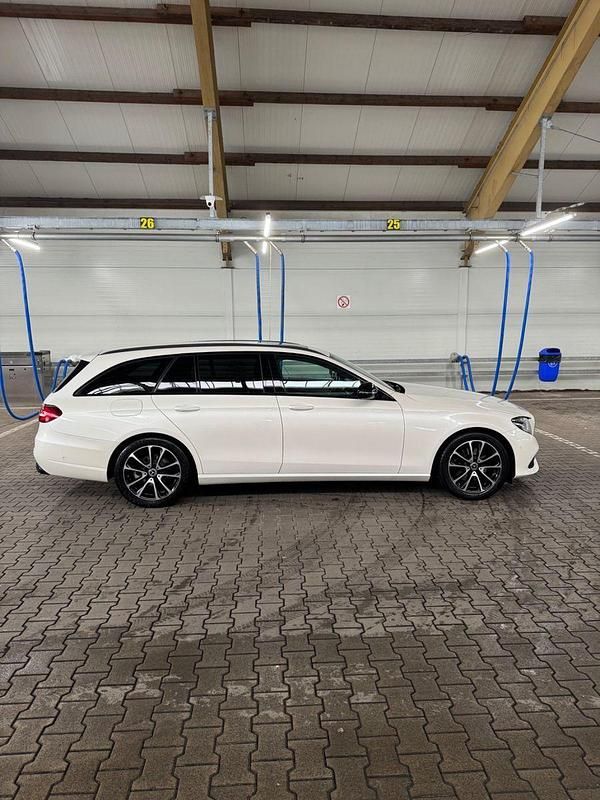 Gebraucht Mercedes E200 184 PS (135 kW) 2018 Weiß Kombi