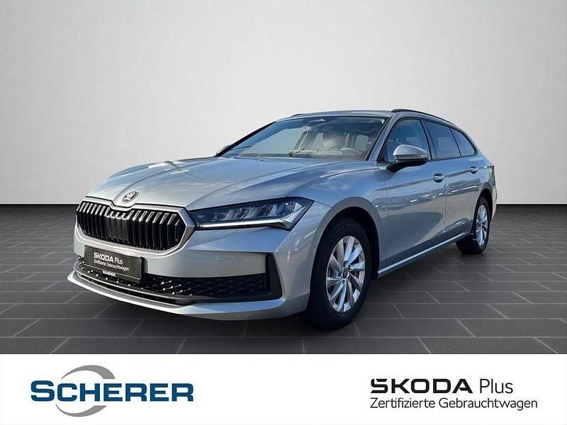 Aluminiumsilber metallic Gebraucht 2025 Skoda Superb Essence Kombi | 34.590 € - Bild 1/4