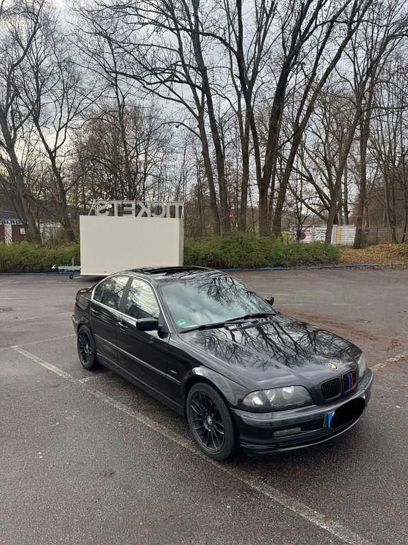 Second-hand BMW 325 192 CP (141 kW) 2000 Berlinǎ