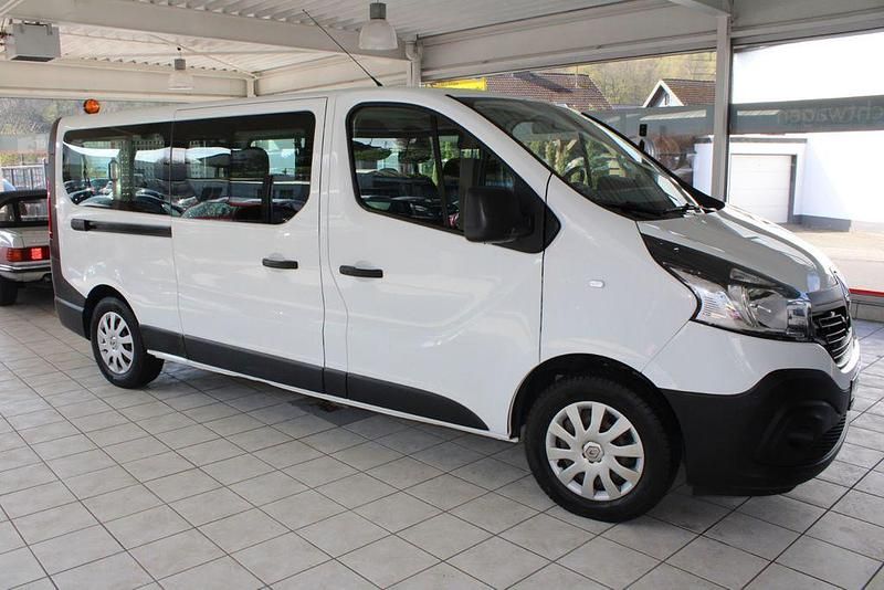 Second-hand Renault Trafic 125 CP (91 kW) 2017 Alb Monovolum