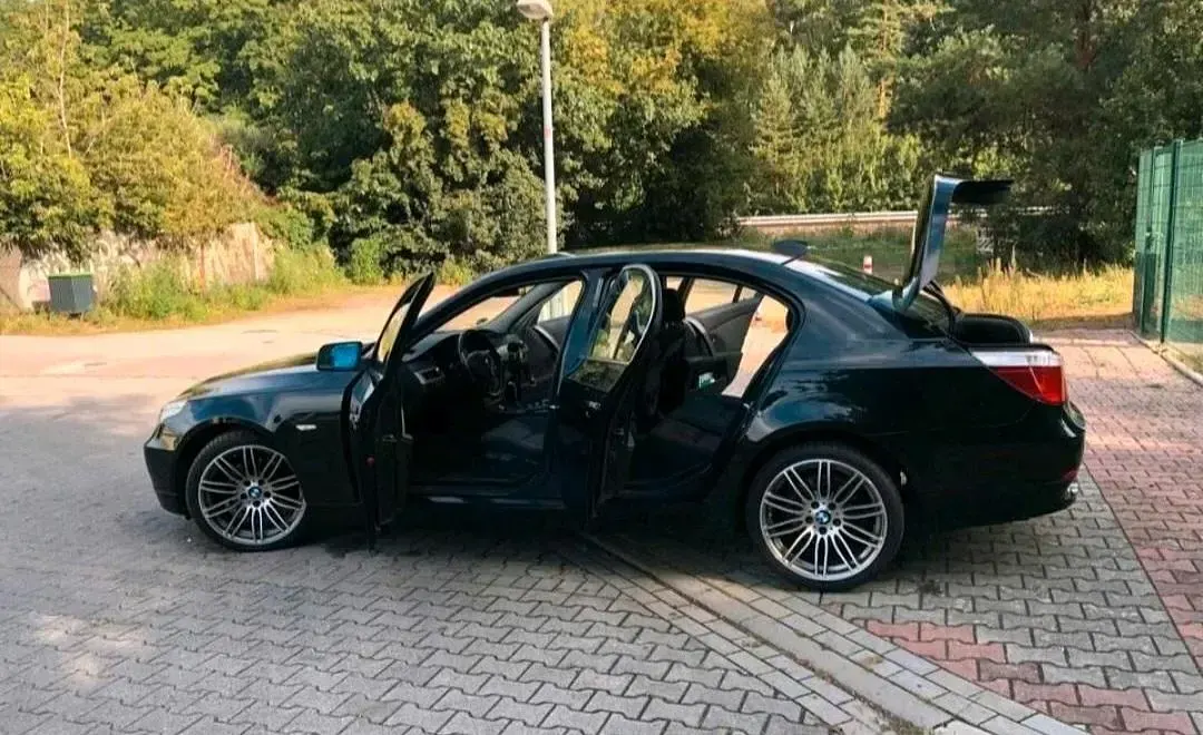 Gebraucht BMW 525 Sport Line 177 PS (130 kW) 2006 Schwarz Limousine