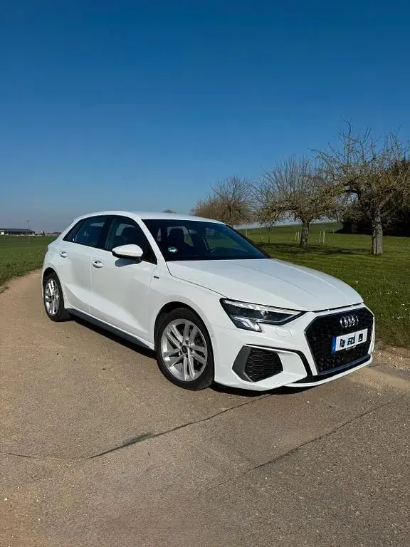 Gebraucht Audi A3 S-Line 150 PS (110 kW) 2023 Weiß Limousine