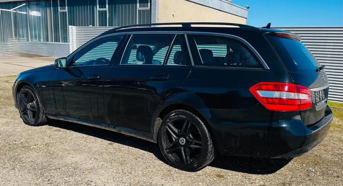 Gebraucht Mercedes E220 170 PS (125 kW) 2011 Schwarz Kombi