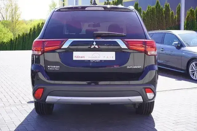 Gebraucht Mitsubishi Outlander 150 PS (110 kW) 2018 Schwarz SUV