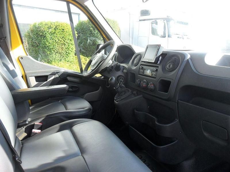 Second-hand Renault Master 150 CP (110 kW) 2014 Galben Van