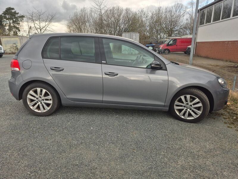 Grau Gebraucht 2011 VW Golf VI Style Limousine | 4.900 € (Guter Preis) - Bild 1/4