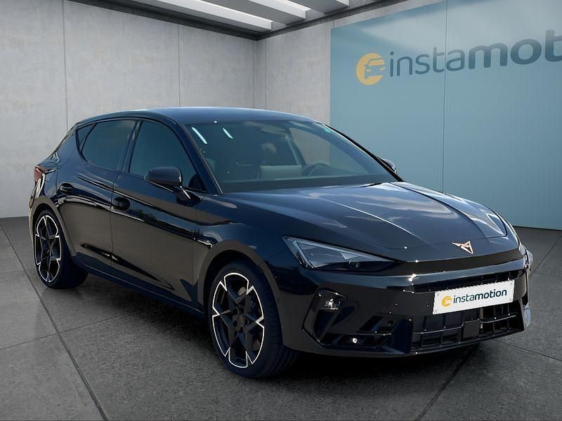 Neu Cupra Leon VZ 300 PS (220 kW) 2025 Schwarz Kleinwagen