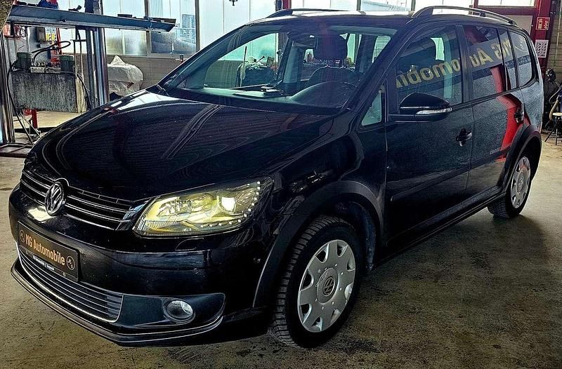 Gebraucht VW Touran Cross 140 PS (102 kW) 2013 Deep black perleffekt Van / Kleinbus