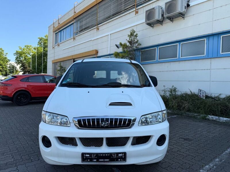 Weiß Gebraucht 2008 Hyundai H-1 Van / Kleinbus | 4.499 € (Guter Preis) - Bild 1/4
