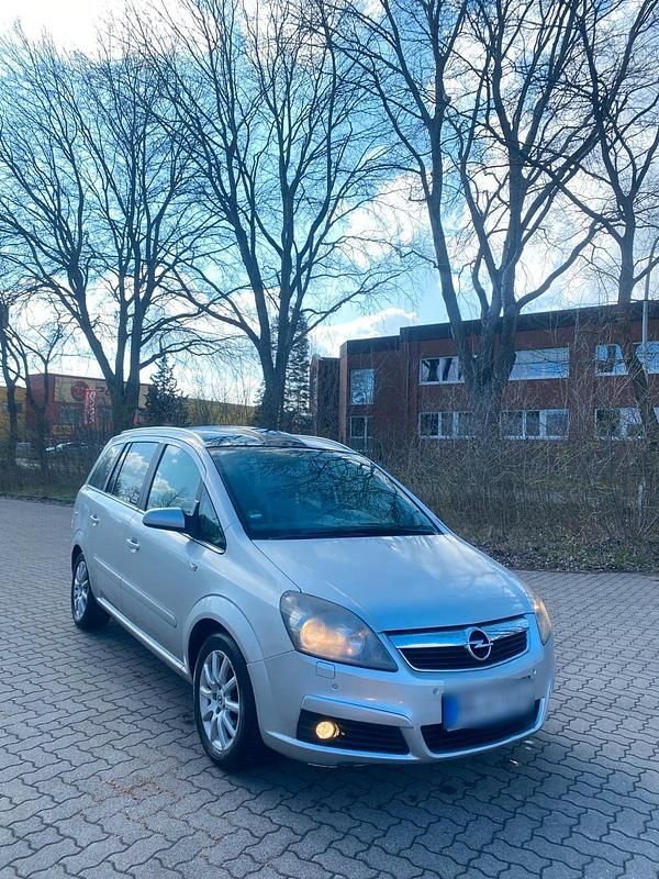 Gebraucht Opel Zafira 131 PS (96 kW) 2007 Silber Van / Kleinbus