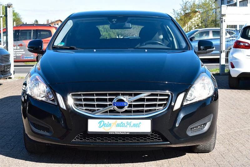 Używany Volvo V60 Kinetic 150 KM (110 kW) 2011 Czarny Kombi