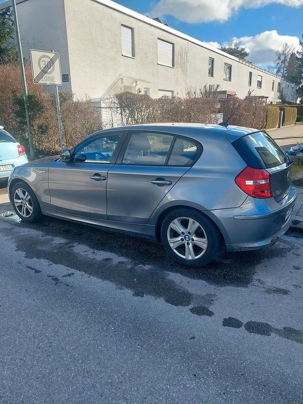 Gebraucht BMW 116 122 PS (89 kW) 2010 Grau Kleinwagen
