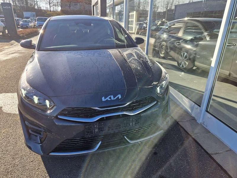 Neu Kia Ceed GT GT-Line 140 PS (102 kW) 2025 Grau Limousine