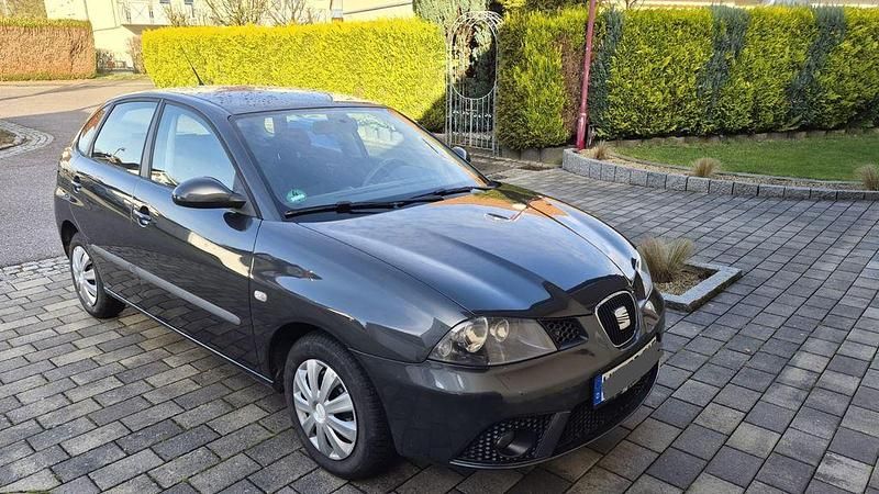 Grau Gebraucht 2009 Seat Ibiza Reference Limousine | 2.200 € (Guter Preis) - Bild 1/4
