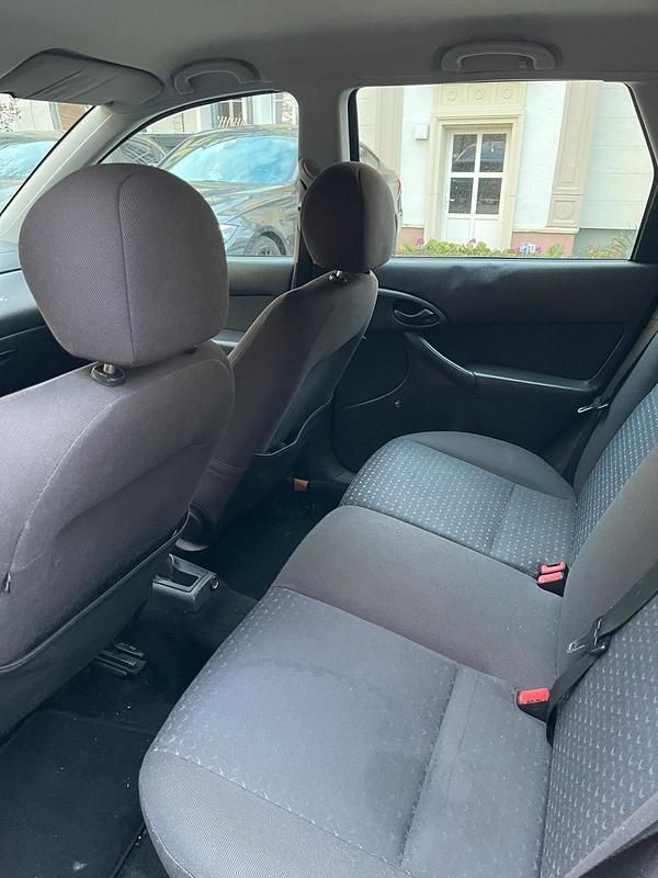 Usata Ford Focus 101 CV (74 kW) 2004 Verde Station wagon