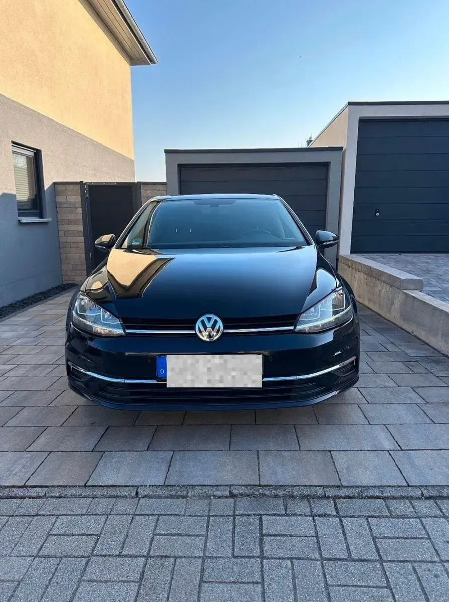 Gebraucht VW Golf VII Comfortline 110 PS (80 kW) 2018 Schwarz Limousine