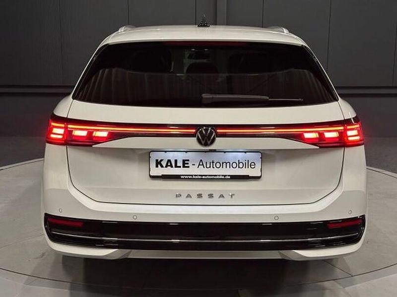 Gebraucht VW Passat Elegance 150 PS (110 kW) 2025 Pure white Kombi
