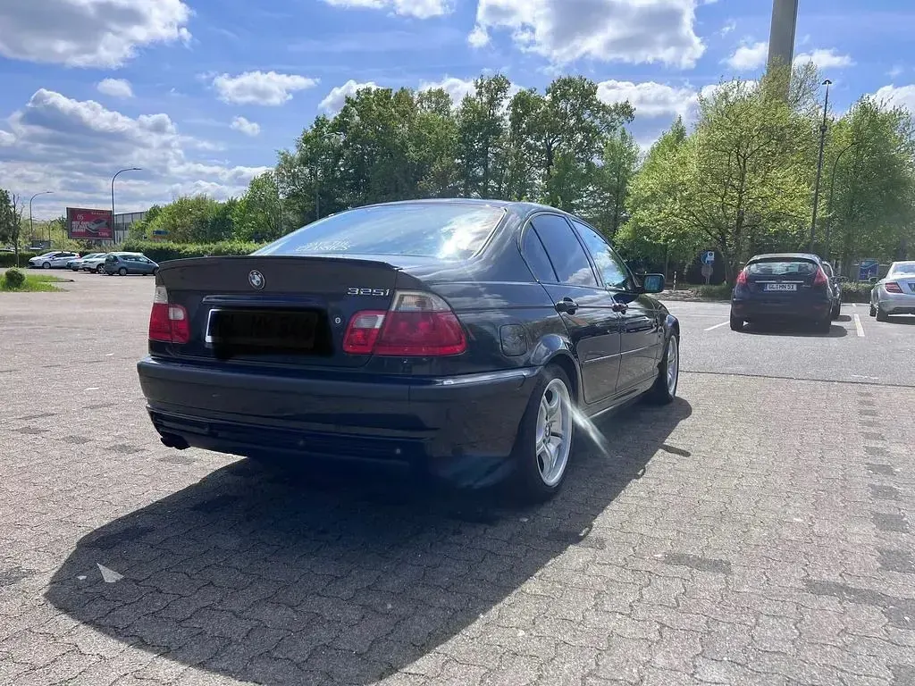 Gebraucht BMW 325 192 PS (141 kW) 2001 Schwarz Limousine