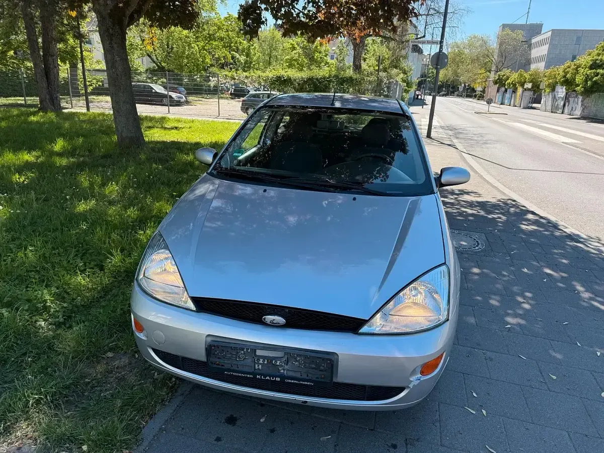 Gebraucht Ford Focus 75 PS (55 kW) 2002 Grau Kleinwagen