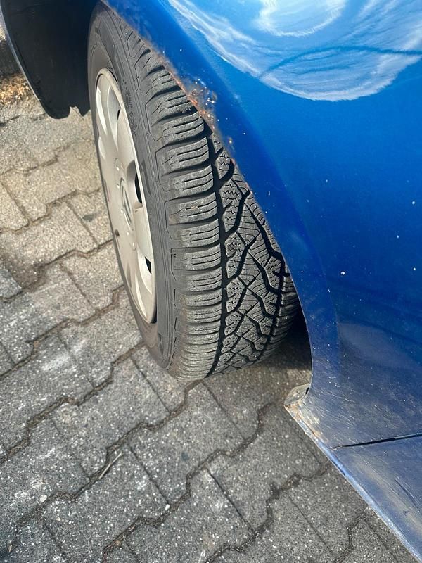 Gebraucht VW Golf V 140 PS (102 kW) 2004 Blau Kleinwagen