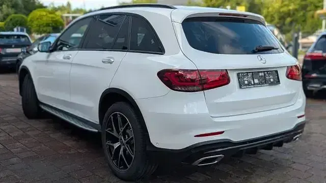 Gebraucht Mercedes GLC300 AMG line 245 PS (180 kW) 2021 Weiß SUV