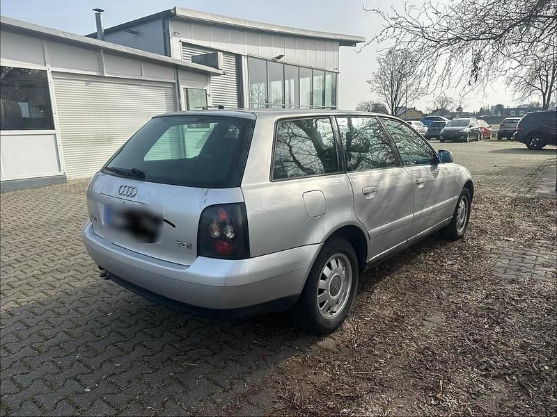 Second-hand Audi A4 85 CP (62 kW) 2001 Argintiu Break