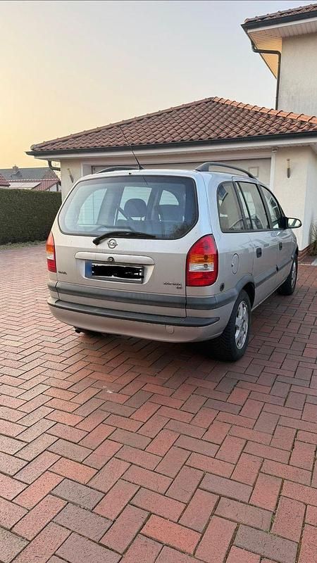 Gebraucht Opel Zafira 101 PS (74 kW) 2002 Silber Van / Kleinbus