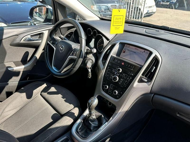 Gebraucht Opel Astra Design Edition 110 PS (80 kW) 2011 Silber Kombi