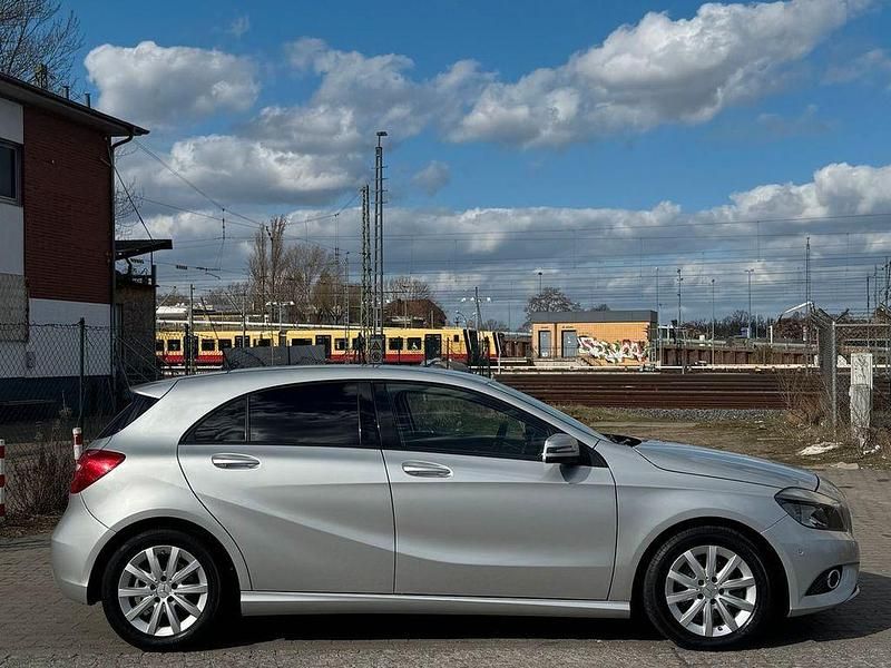 Gebraucht Mercedes A200 136 PS (100 kW) 2015 Polarsilber Limousine