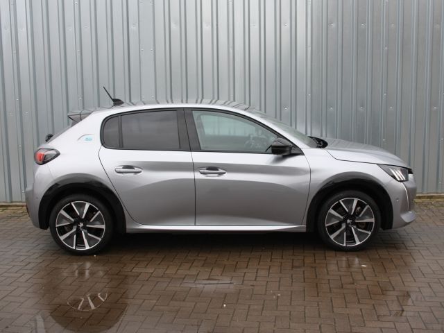 Gebraucht Peugeot e-208 GT 100 kW (136 PS) 2021 Artense silber metallic Kleinwagen