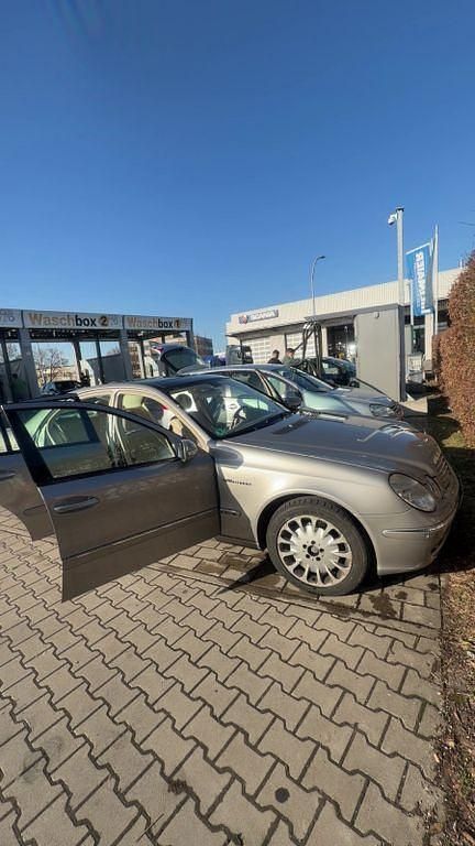 Gebraucht Mercedes E500 Elegance 306 PS (225 kW) 2002 Silber Limousine