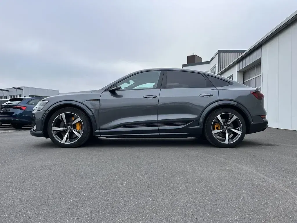 Gebraucht Audi e-tron Sport 369 kW (503 PS) 2022 Grau SUV