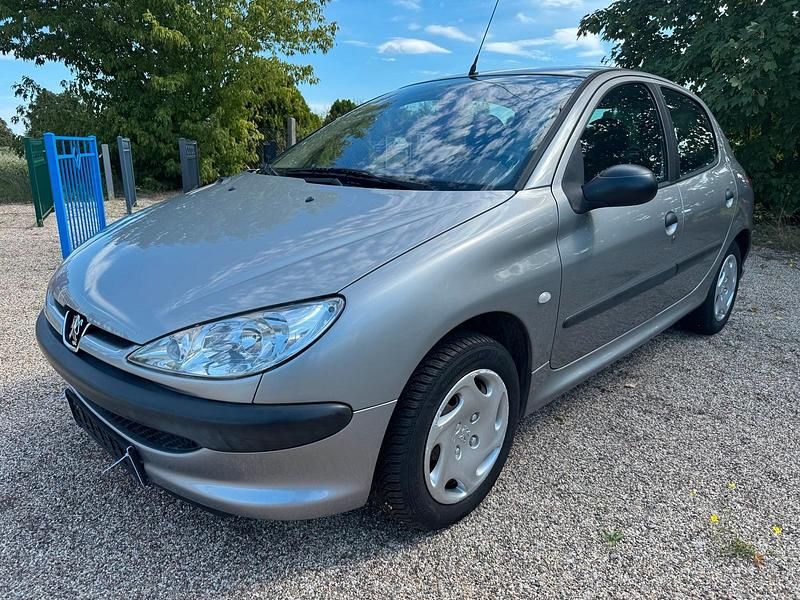 Grau Gebraucht 2003 Peugeot 206 Kombi | 1.299 € (Fairer Preis) - Bild 1/4