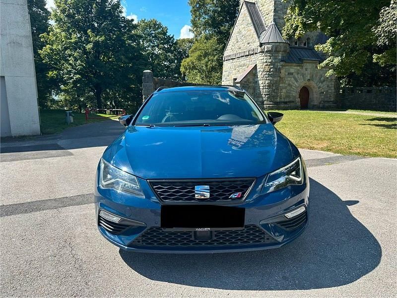 Blau Gebraucht 2018 Cupra Leon Kombi | 17.980 € - Bild 1/4