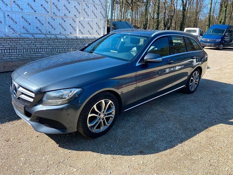 Gebraucht Mercedes C220 Avantgarde 170 PS (125 kW) 2015 Grau Limousine