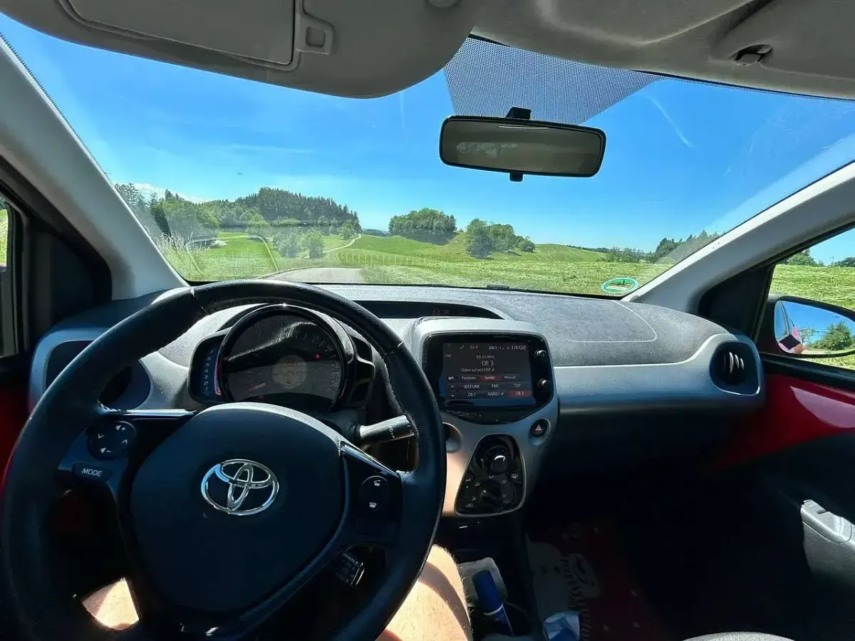 Gebraucht Toyota Aygo X-play 69 PS (50 kW) 2018 Rot Kleinwagen